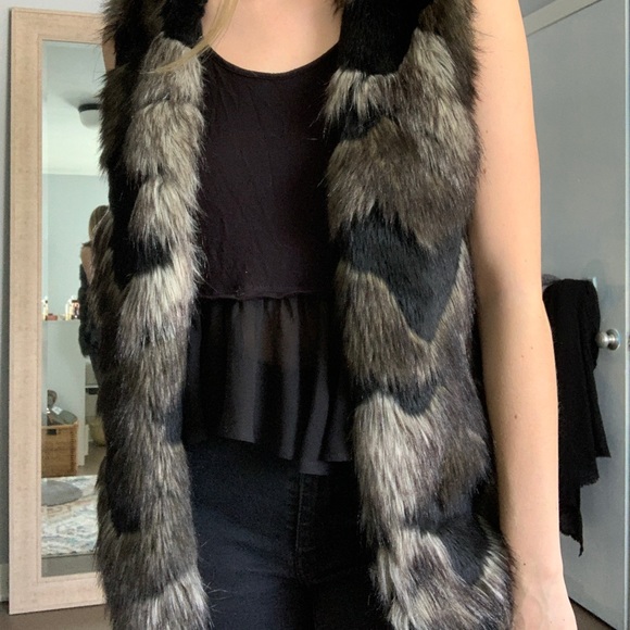 Faux fur vest - Picture 3 of 4